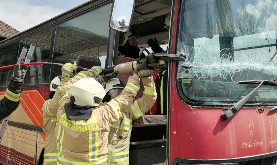 Am Samstag den 06.05.2023 hatten rund 19 Kameradeninnen und Kameraden der Feuerwehr Geisenhausen die Möglichkeit an einem ausrangierten Bus die technische Hilfeleistung zu üben.